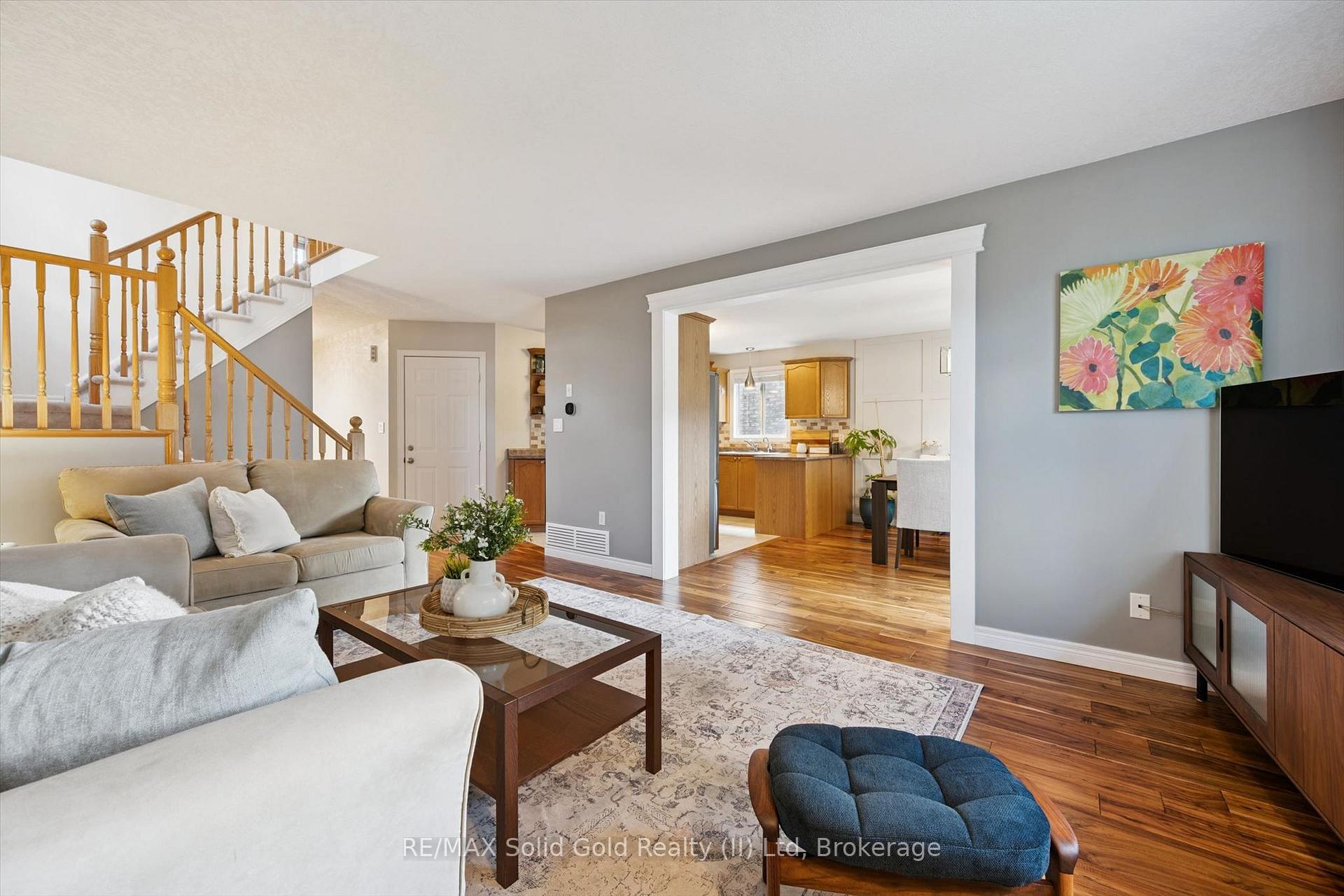 Photo 9 of 642 Interlaken Drive, Waterloo, Clair Hills — HOMEH