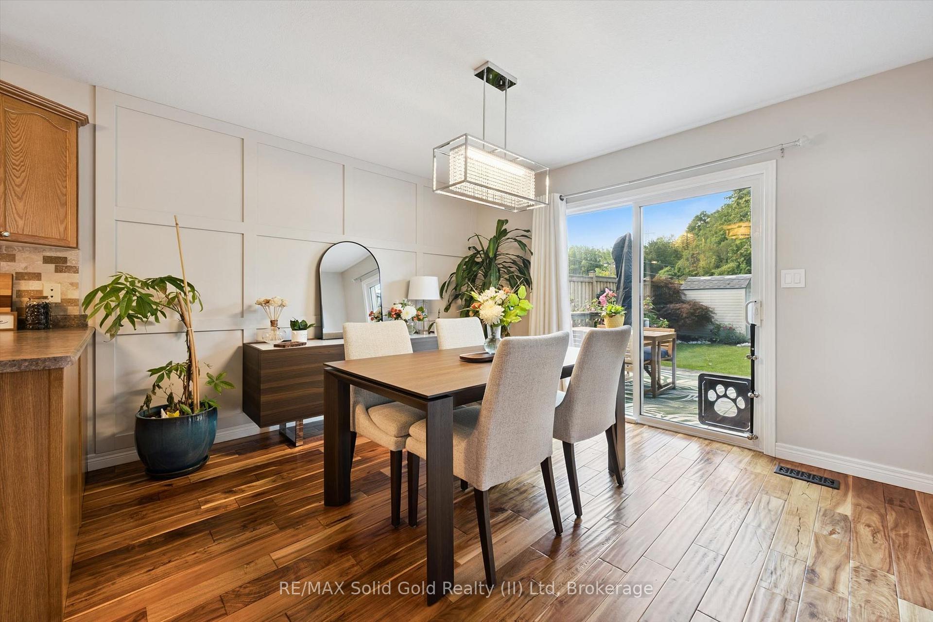 Photo 11 of 642 Interlaken Drive, Waterloo, Clair Hills — HOMEH