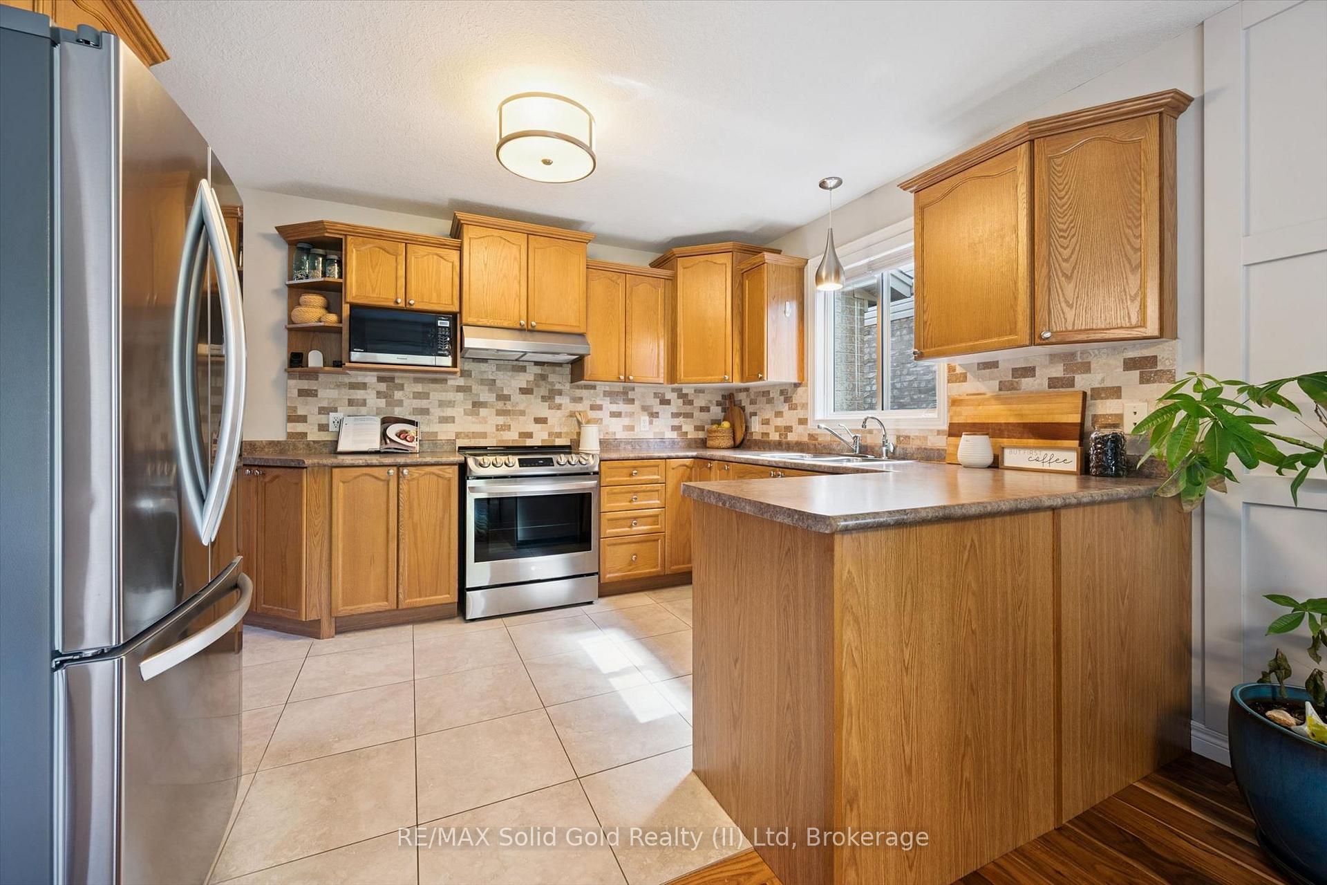 Photo 13 of 642 Interlaken Drive, Waterloo, Clair Hills — HOMEH