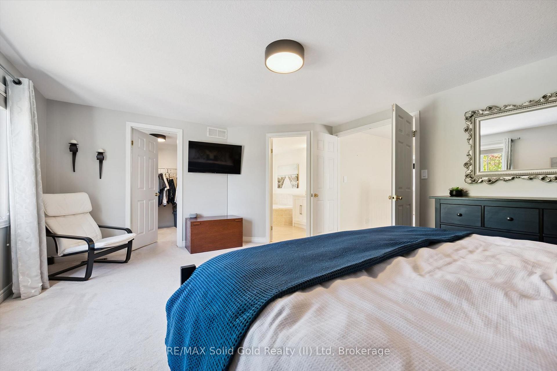 Photo 20 of 642 Interlaken Drive, Waterloo, Clair Hills — HOMEH