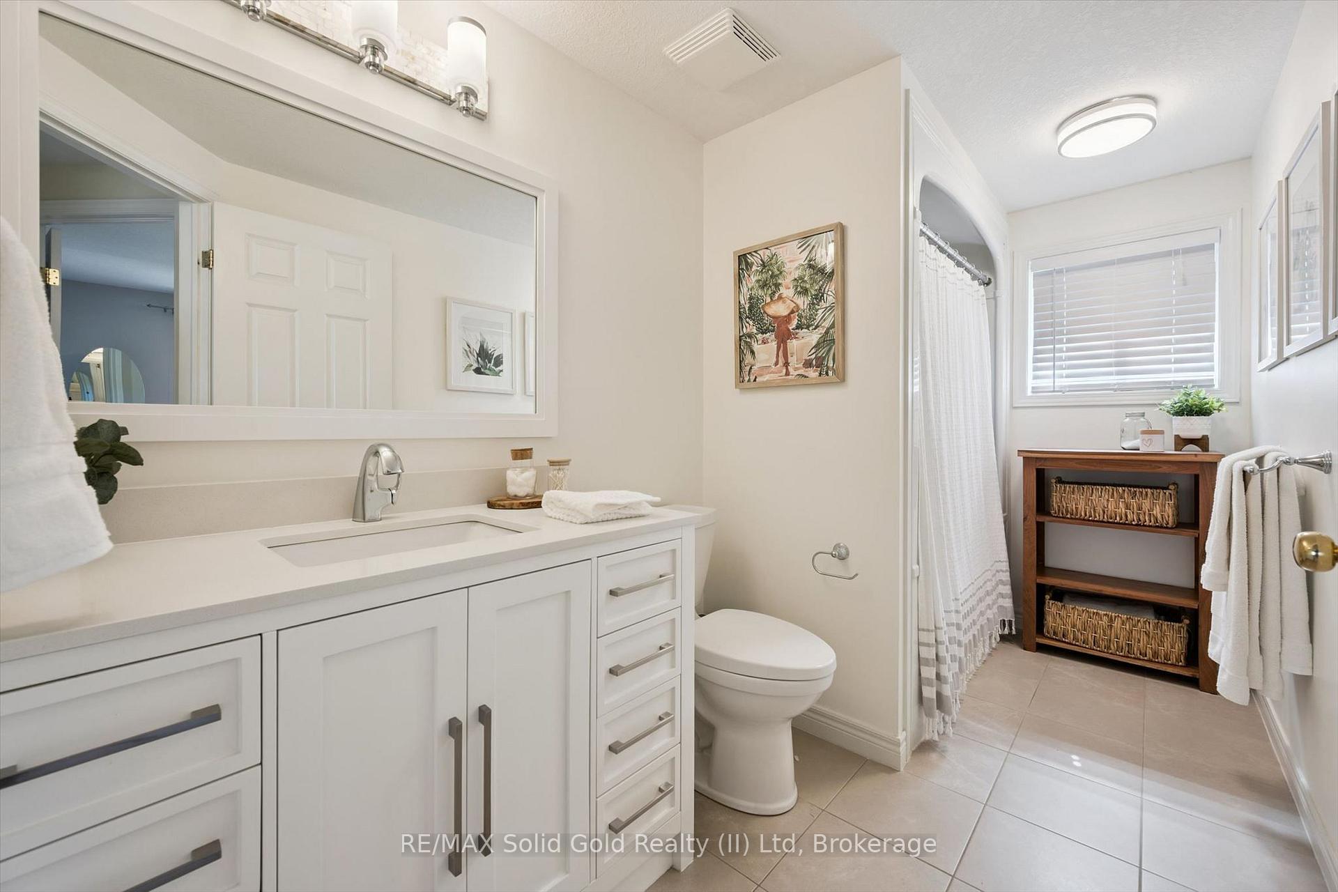 Photo 26 of 642 Interlaken Drive, Waterloo, Clair Hills — HOMEH