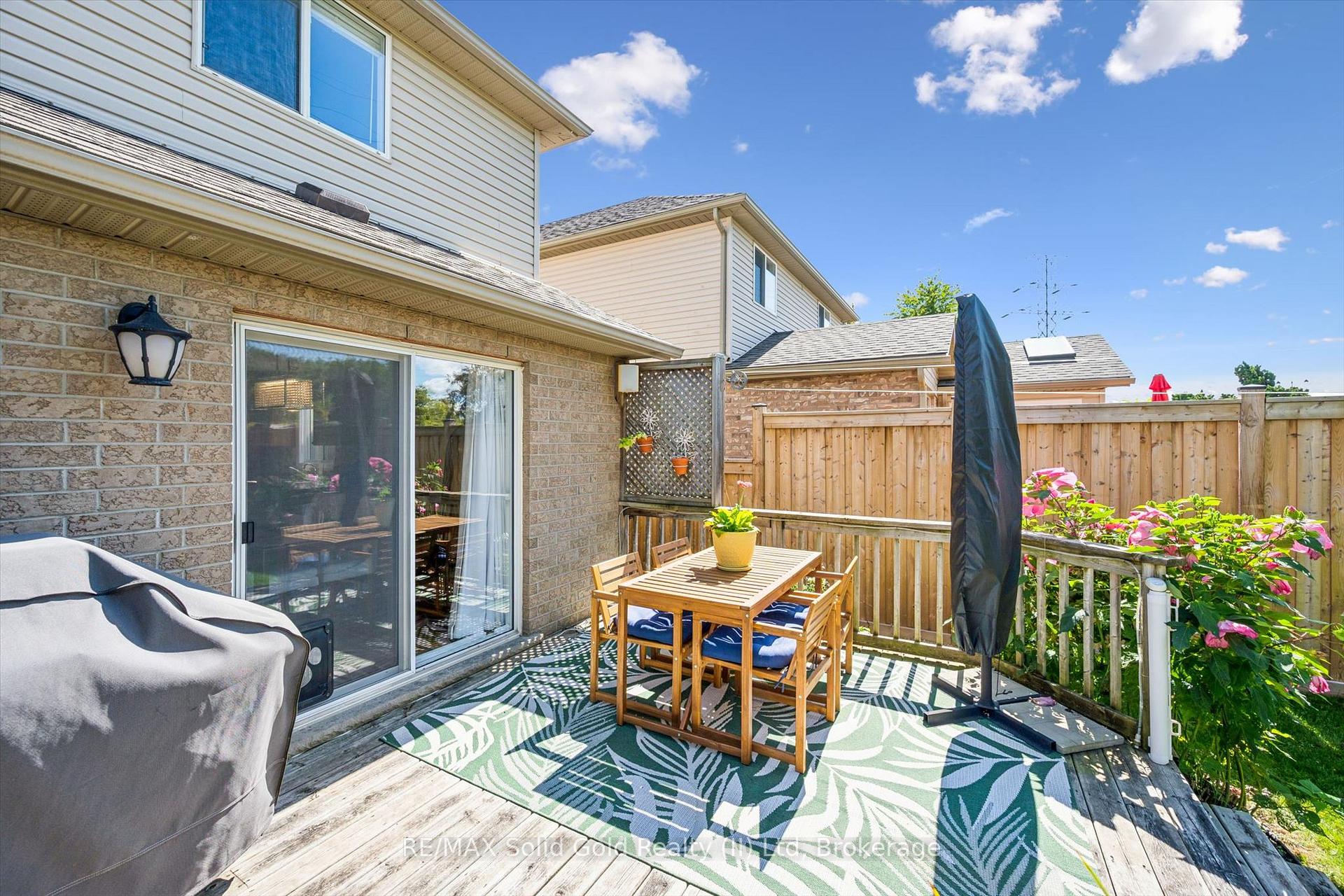 Photo 37 of 642 Interlaken Drive, Waterloo, Clair Hills — HOMEH