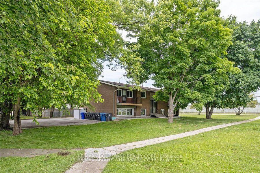 Photo of Unit 4, 2344 Queensway Drive