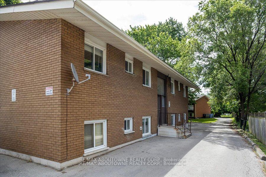 Photo 3 of Unit 4, 2344 Queensway Drive, Burlington, Freeman — HOMEH