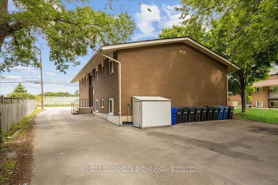 Photo 4 of Unit 4, 2344 Queensway Drive, Burlington, Freeman — HOMEH