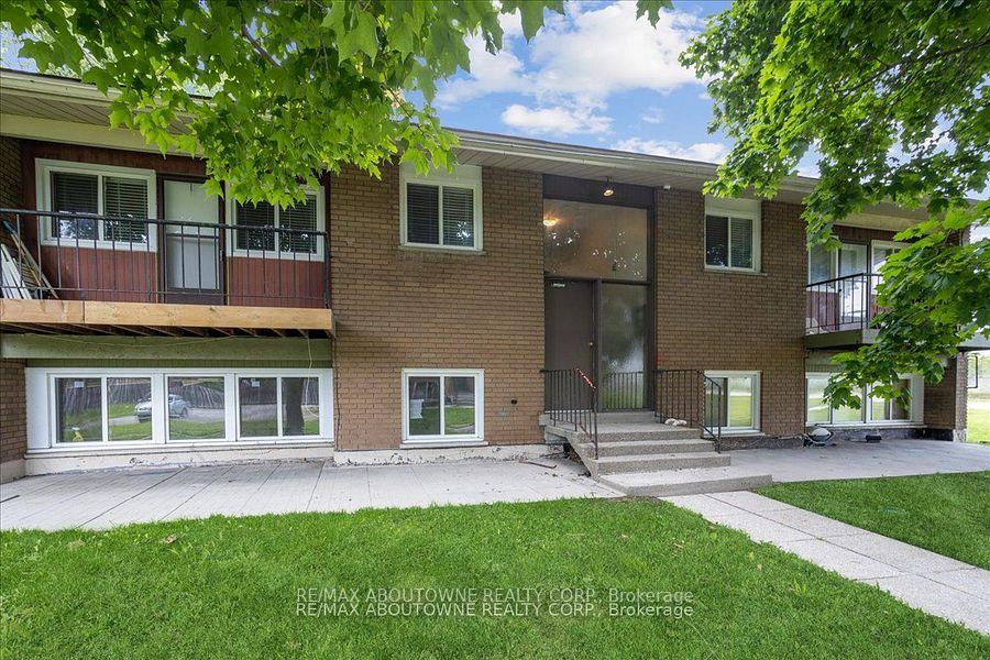 Photo 5 of Unit 4, 2344 Queensway Drive, Burlington, Freeman — HOMEH