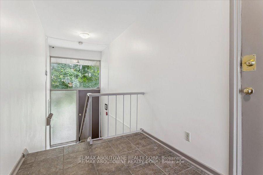 Photo 7 of Unit 4, 2344 Queensway Drive, Burlington, Freeman — HOMEH