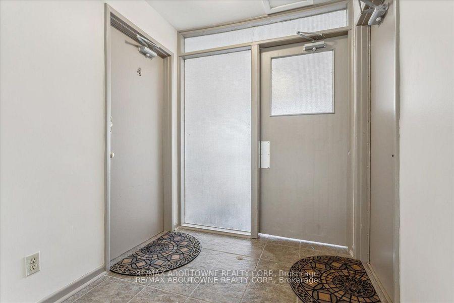 Photo 8 of Unit 4, 2344 Queensway Drive, Burlington, Freeman — HOMEH