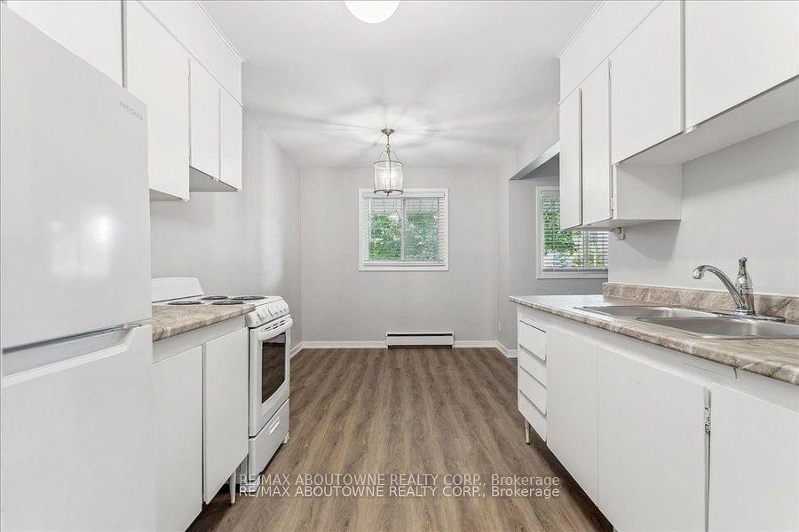 Photo 10 of Unit 4, 2344 Queensway Drive, Burlington, Freeman — HOMEH