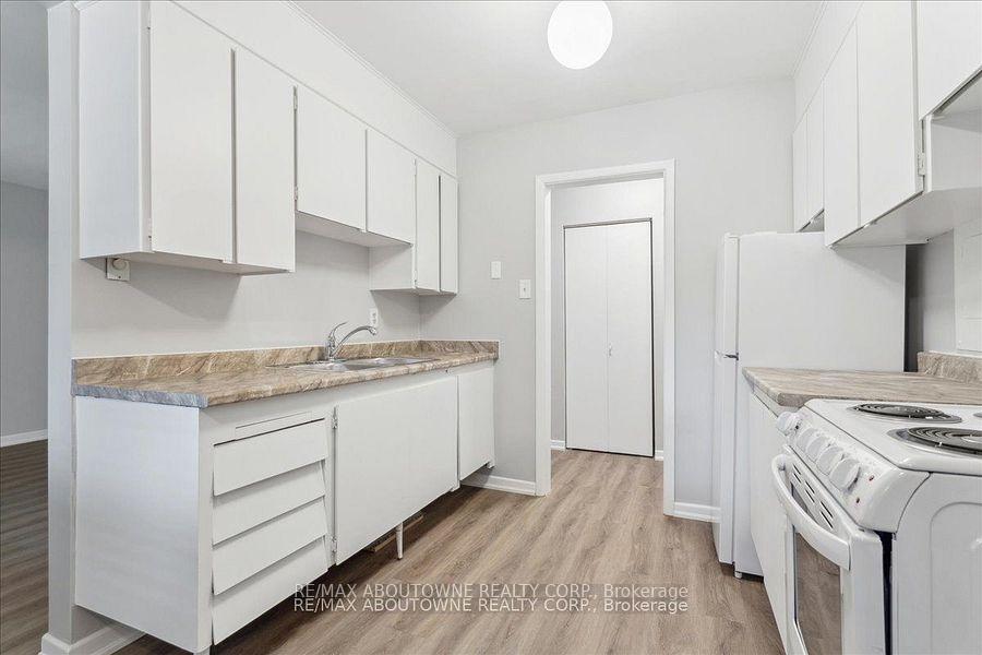Photo 13 of Unit 4, 2344 Queensway Drive, Burlington, Freeman — HOMEH
