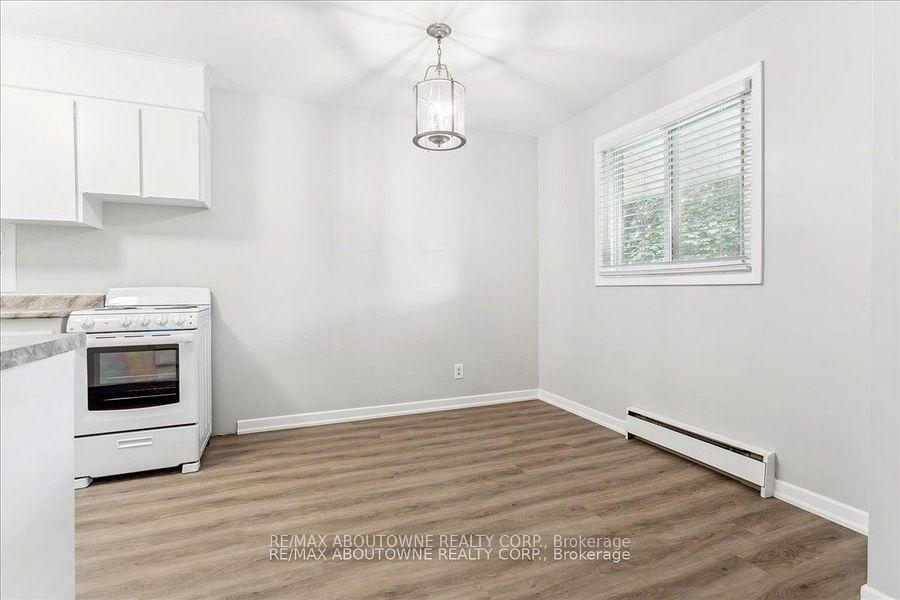 Photo 15 of Unit 4, 2344 Queensway Drive, Burlington, Freeman — HOMEH