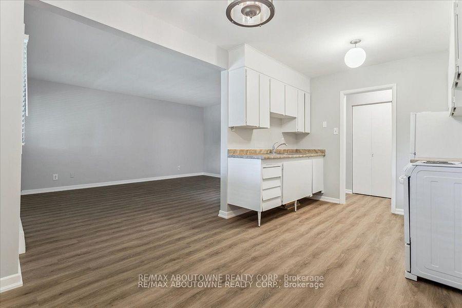 Photo 16 of Unit 4, 2344 Queensway Drive, Burlington, Freeman — HOMEH