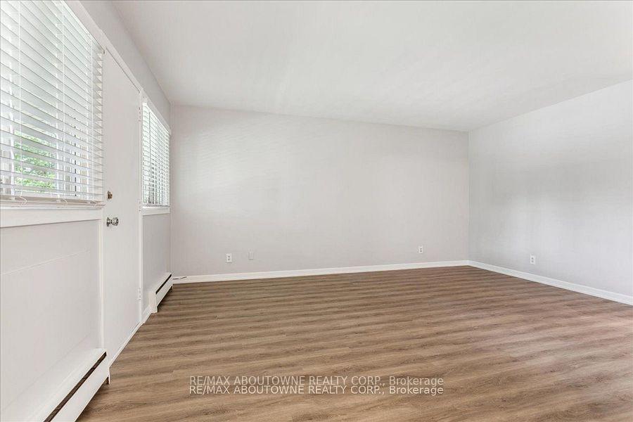 Photo 17 of Unit 4, 2344 Queensway Drive, Burlington, Freeman — HOMEH