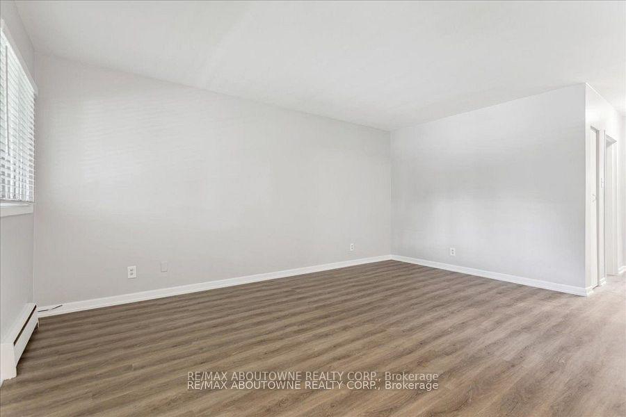 Photo 18 of Unit 4, 2344 Queensway Drive, Burlington, Freeman — HOMEH