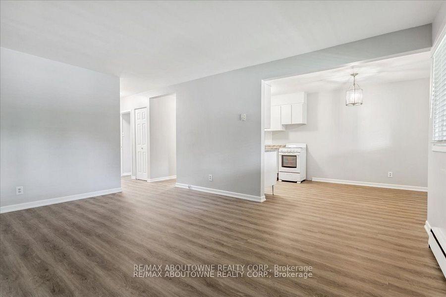 Photo 19 of Unit 4, 2344 Queensway Drive, Burlington, Freeman — HOMEH