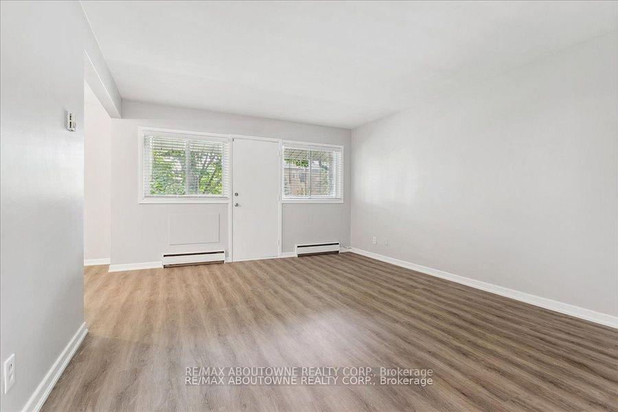 Photo 20 of Unit 4, 2344 Queensway Drive, Burlington, Freeman — HOMEH