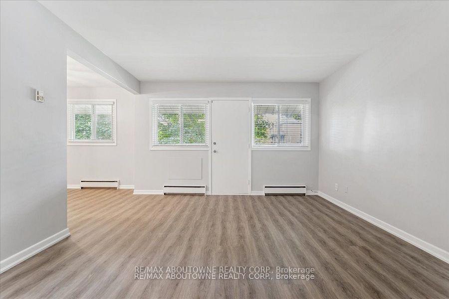 Photo 21 of Unit 4, 2344 Queensway Drive, Burlington, Freeman — HOMEH