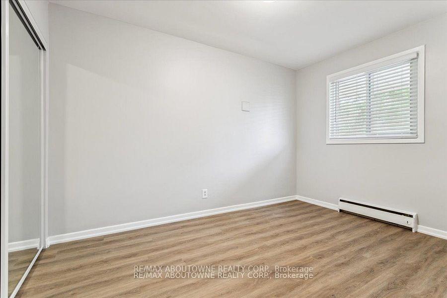 Photo 26 of Unit 4, 2344 Queensway Drive, Burlington, Freeman — HOMEH