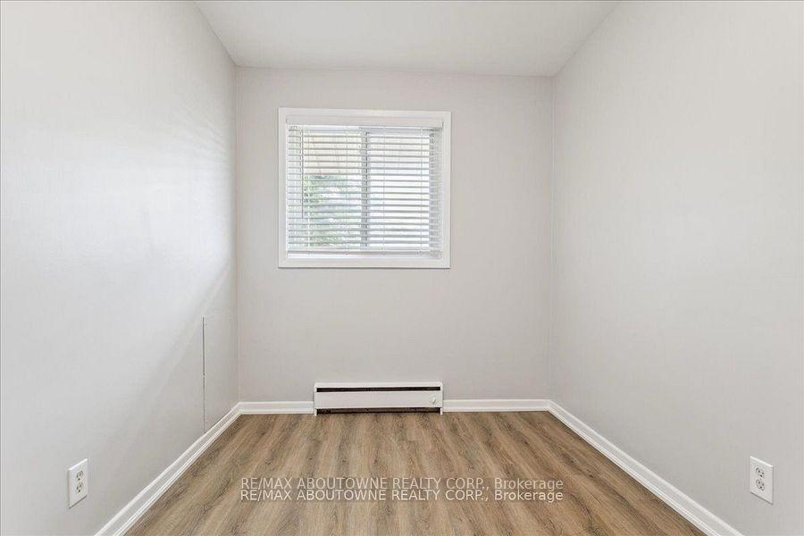 Photo 32 of Unit 4, 2344 Queensway Drive, Burlington, Freeman — HOMEH