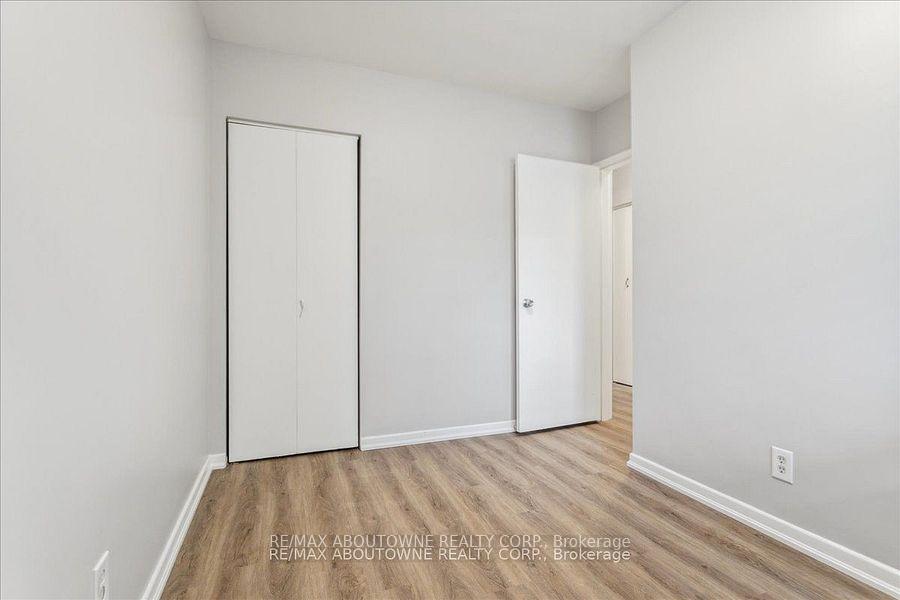 Photo 33 of Unit 4, 2344 Queensway Drive, Burlington, Freeman — HOMEH