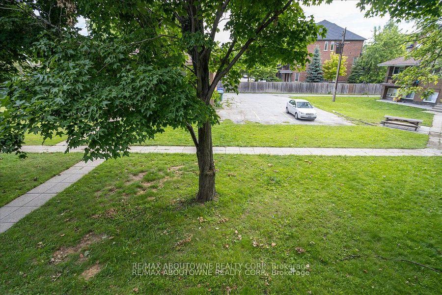 Photo 39 of Unit 4, 2344 Queensway Drive, Burlington, Freeman — HOMEH