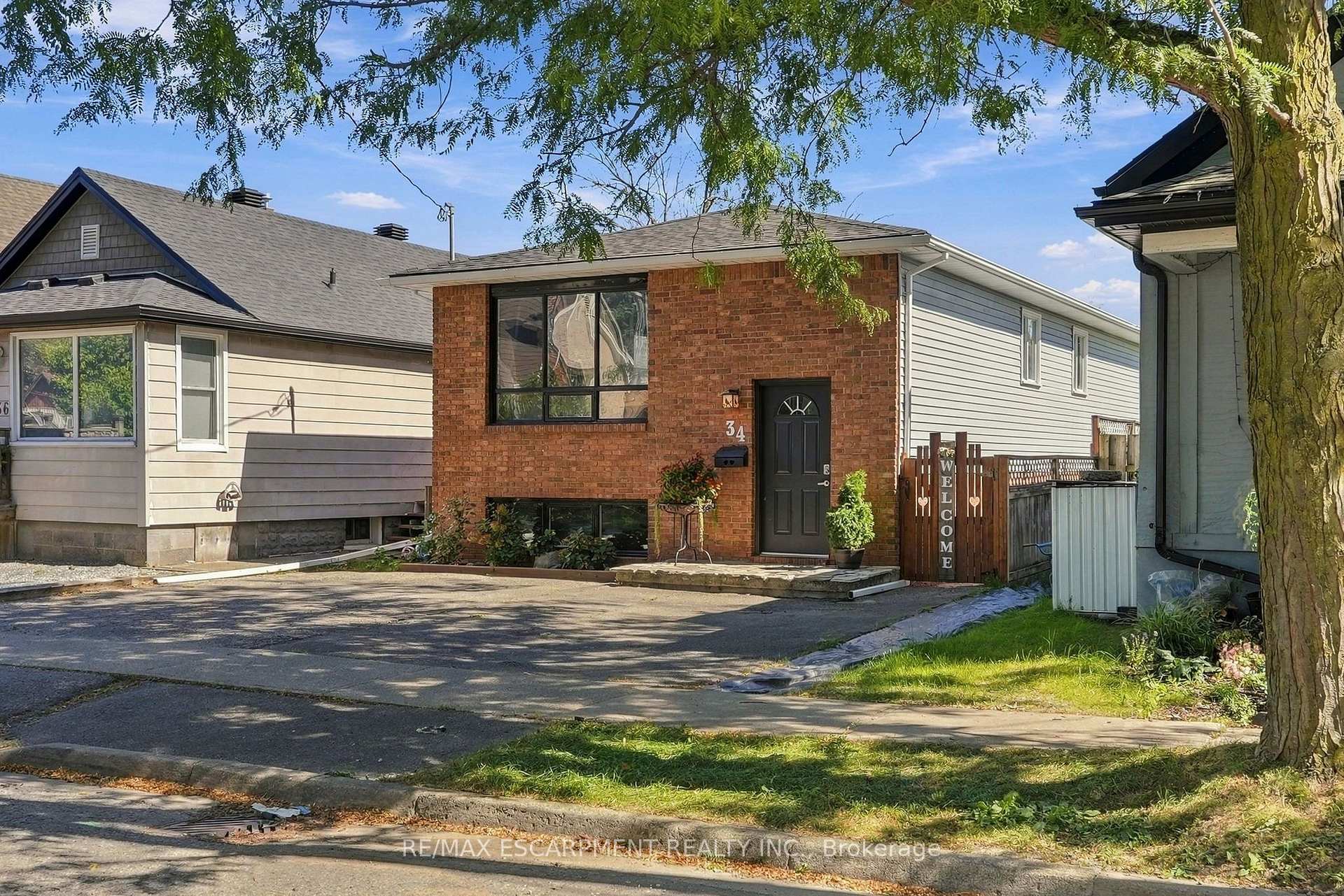 Photo 2 of 34 Grantham Avenue S, St. Catharines, Port Weller — HOMEH