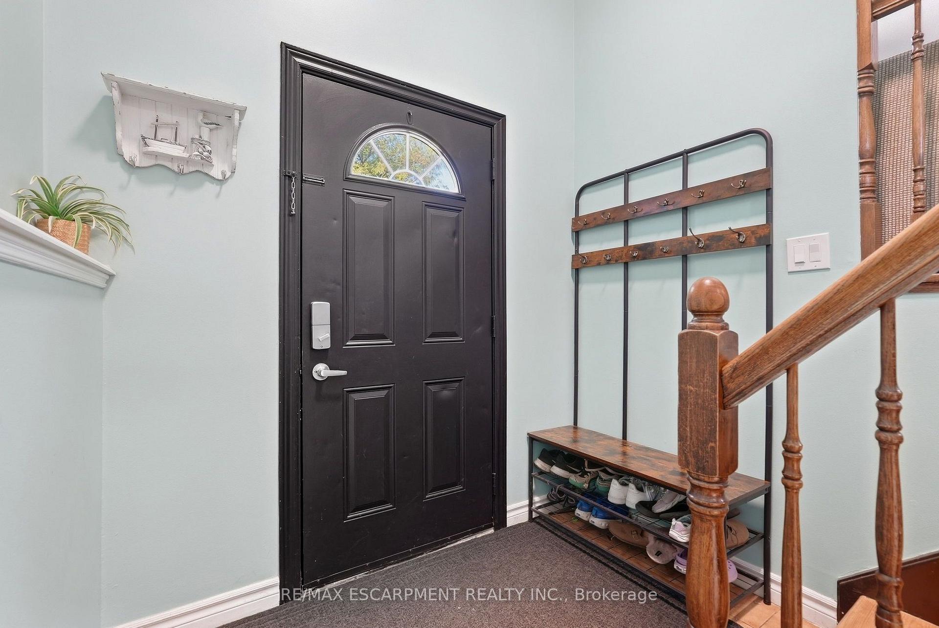 Photo 4 of 34 Grantham Avenue S, St. Catharines, Port Weller — HOMEH