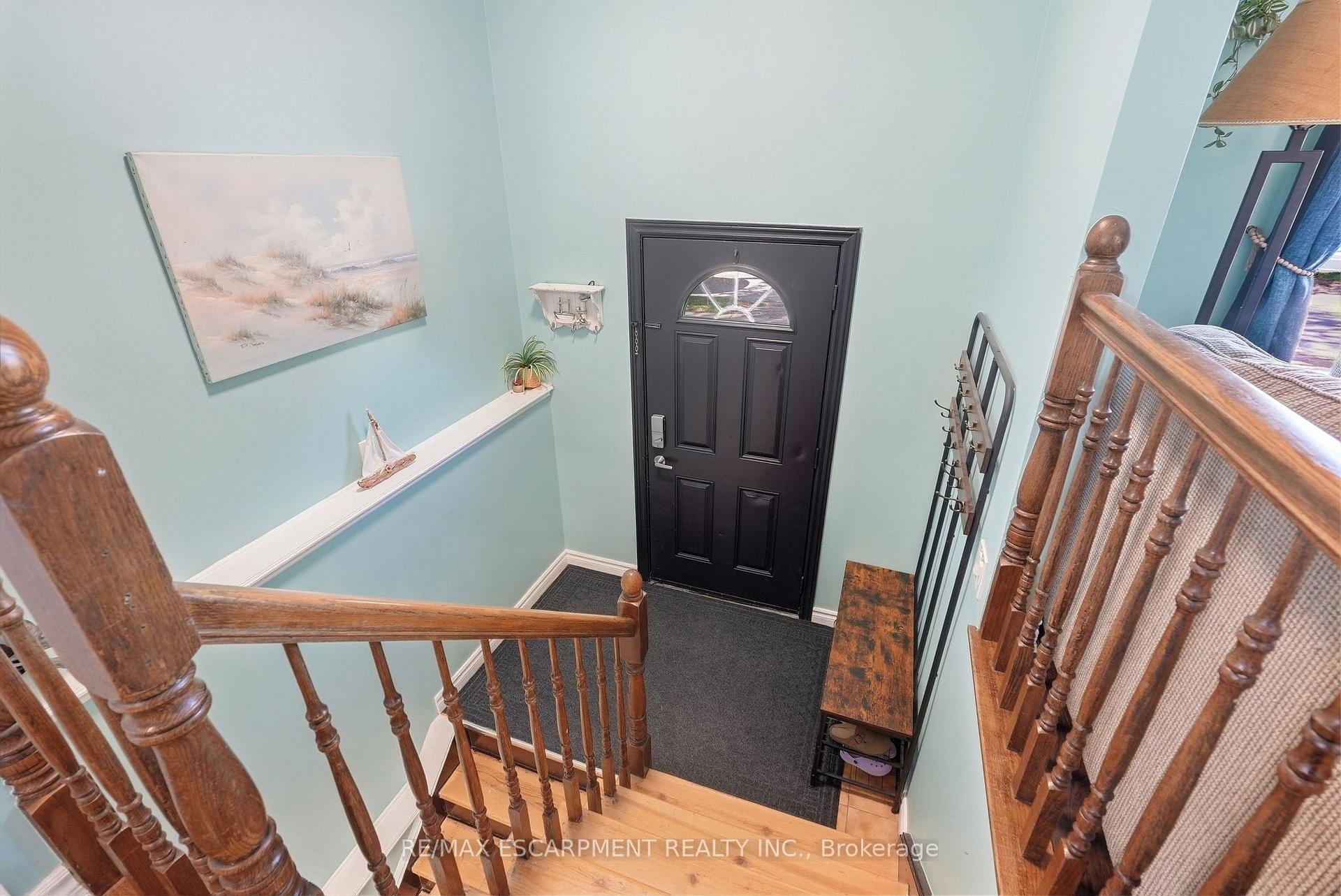 Photo 5 of 34 Grantham Avenue S, St. Catharines, Port Weller — HOMEH