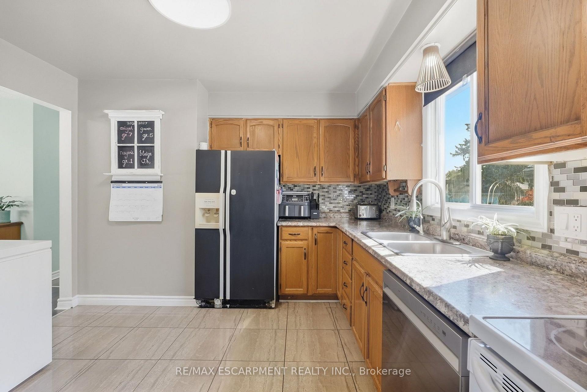 Photo 20 of 34 Grantham Avenue S, St. Catharines, Port Weller — HOMEH