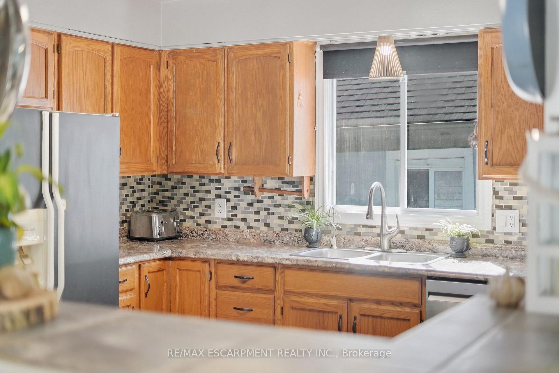 Photo 21 of 34 Grantham Avenue S, St. Catharines, Port Weller — HOMEH