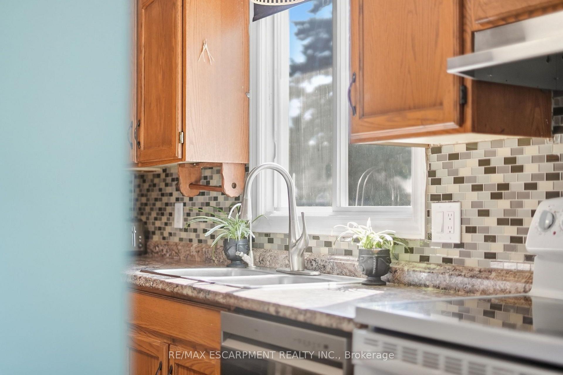 Photo 22 of 34 Grantham Avenue S, St. Catharines, Port Weller — HOMEH