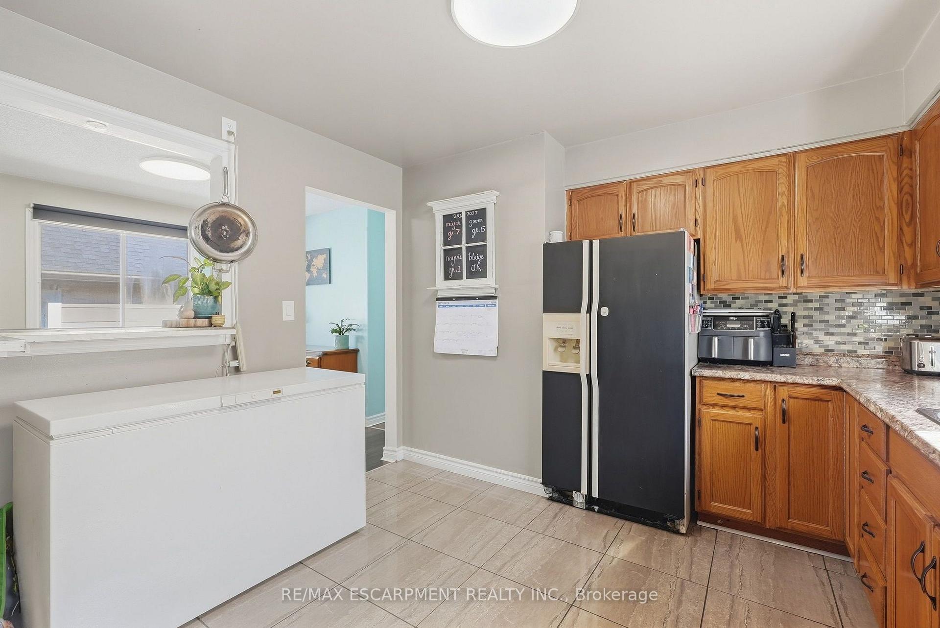 Photo 23 of 34 Grantham Avenue S, St. Catharines, Port Weller — HOMEH