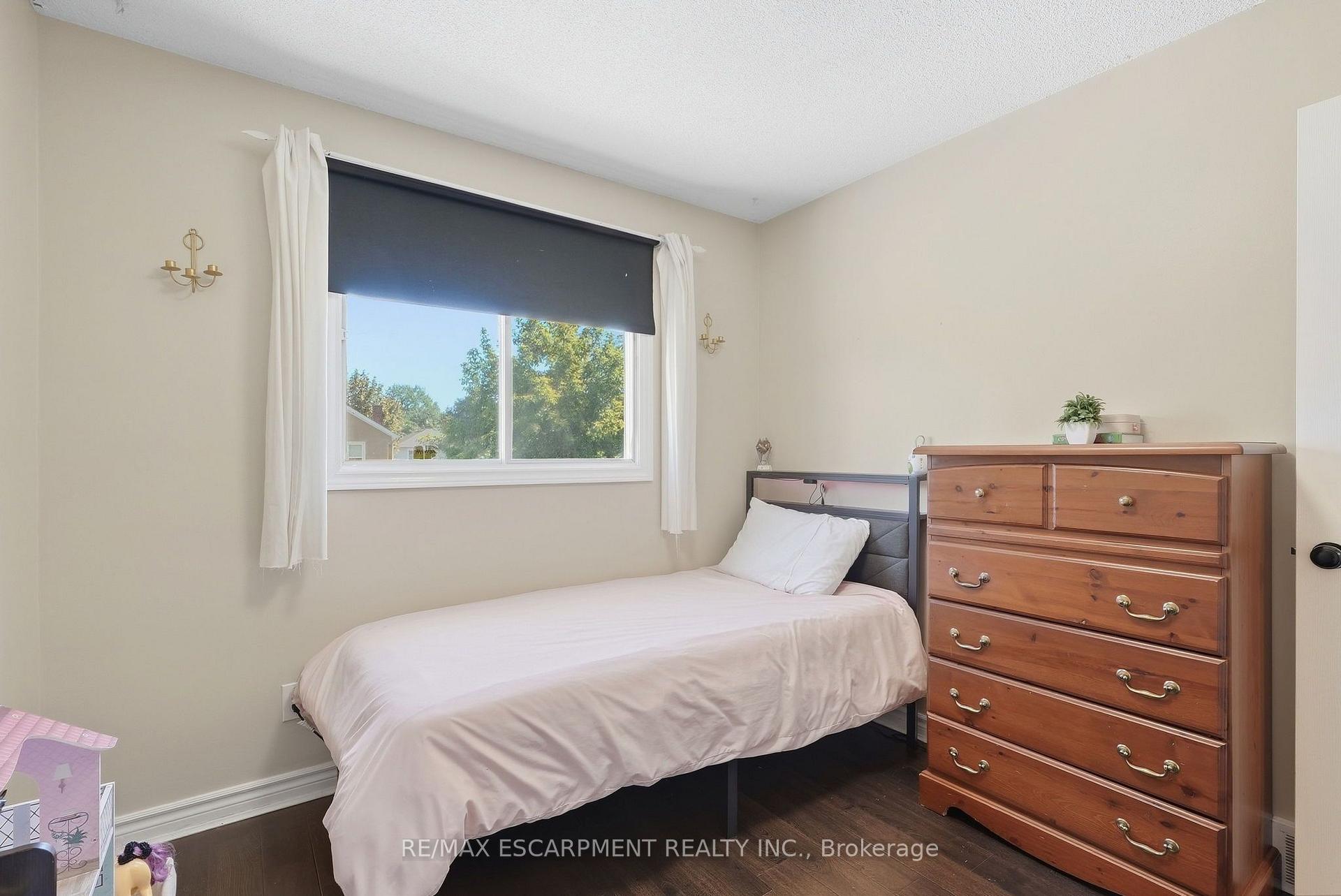 Photo 29 of 34 Grantham Avenue S, St. Catharines, Port Weller — HOMEH