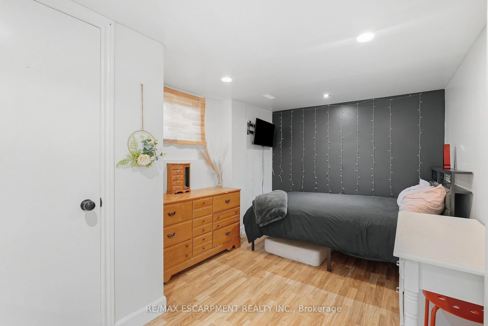 Photo 38 of 34 Grantham Avenue S, St. Catharines, Port Weller — HOMEH