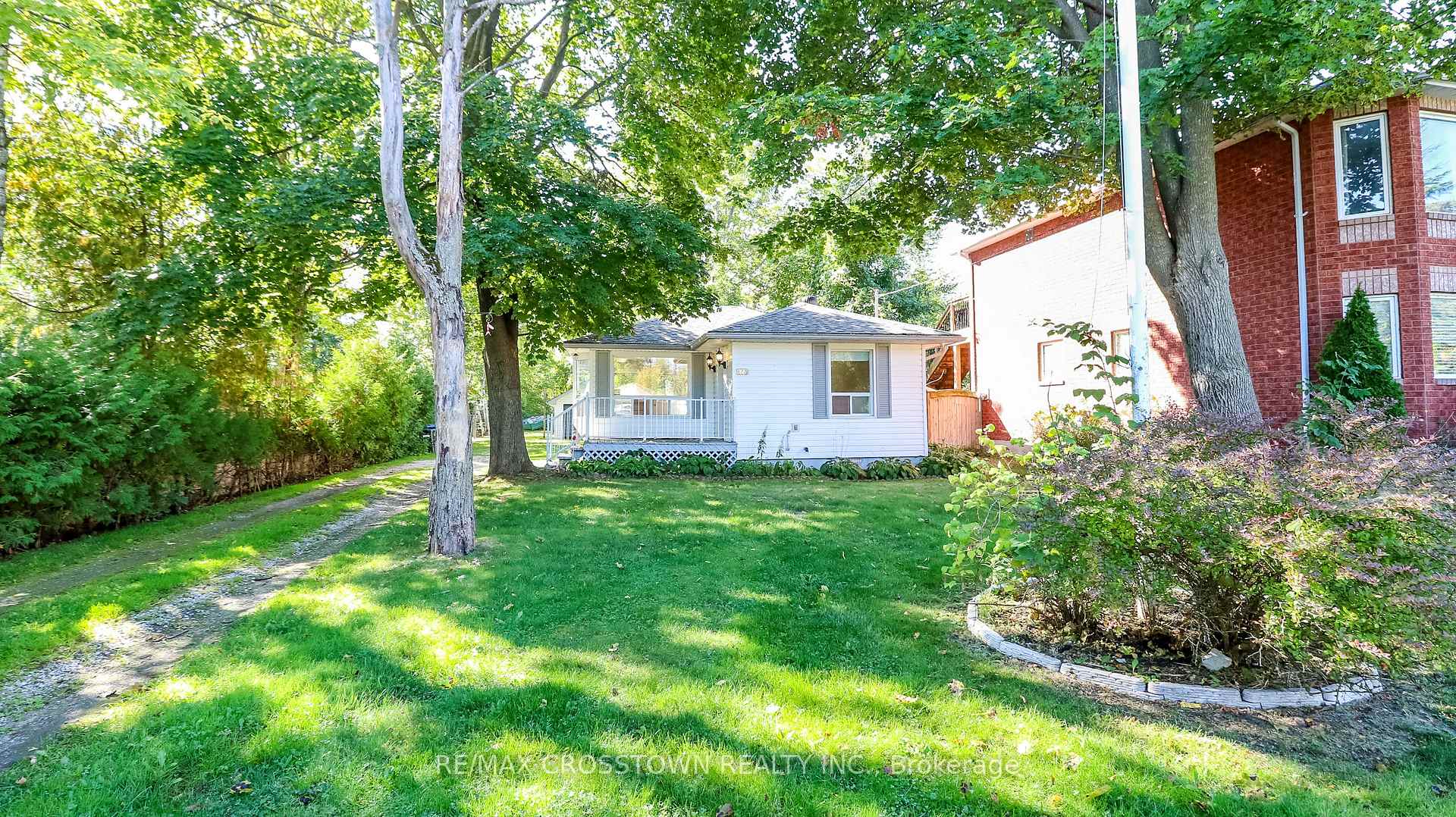 Photo 5 of 673 Roberts Road, Innisfil, Alcona — HOMEH