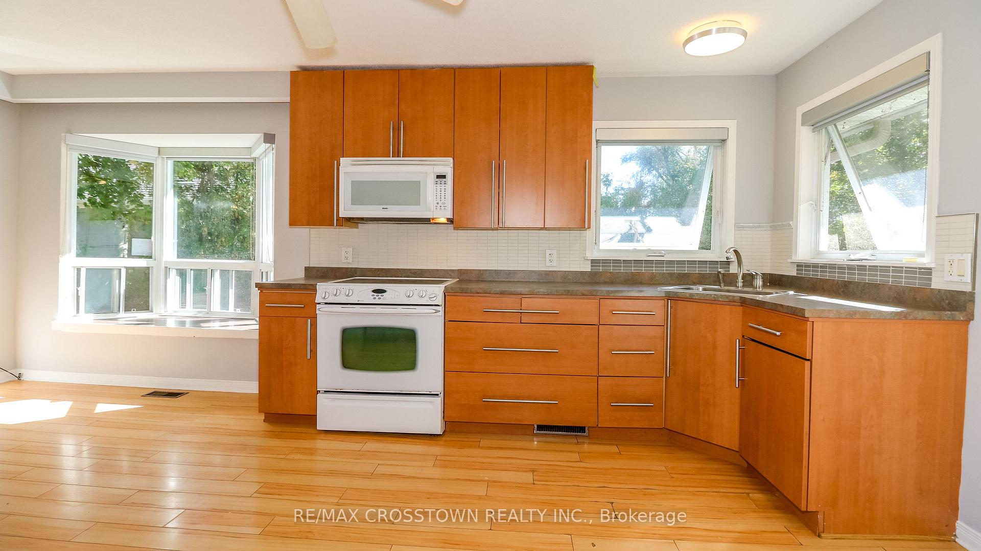Photo 11 of 673 Roberts Road, Innisfil, Alcona — HOMEH
