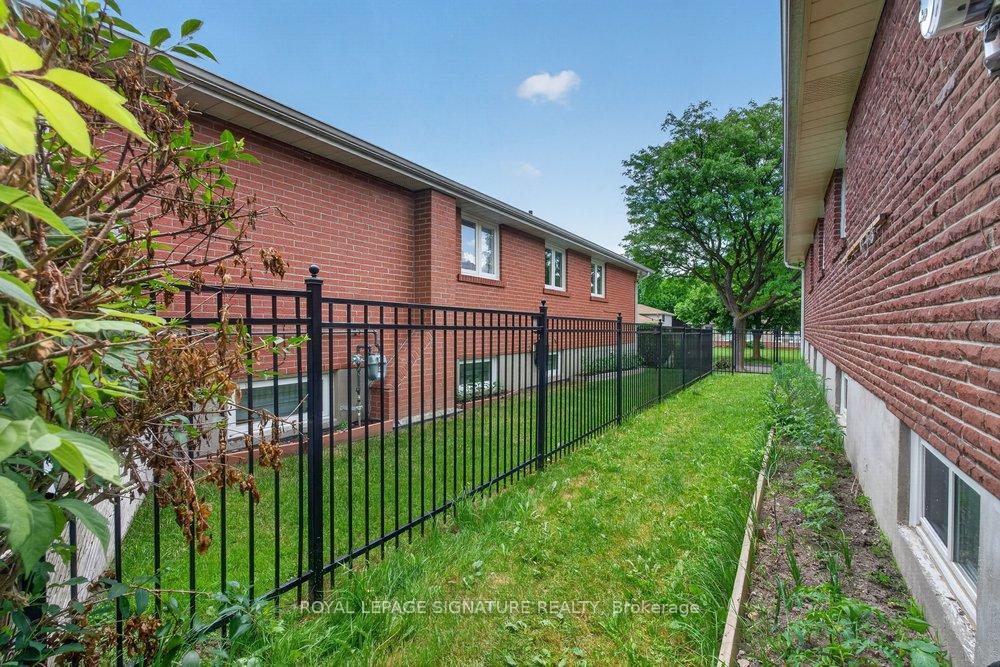 Photo 4 of 439 Ginger Downs, Mississauga, Mississauga Valleys — HOMEH