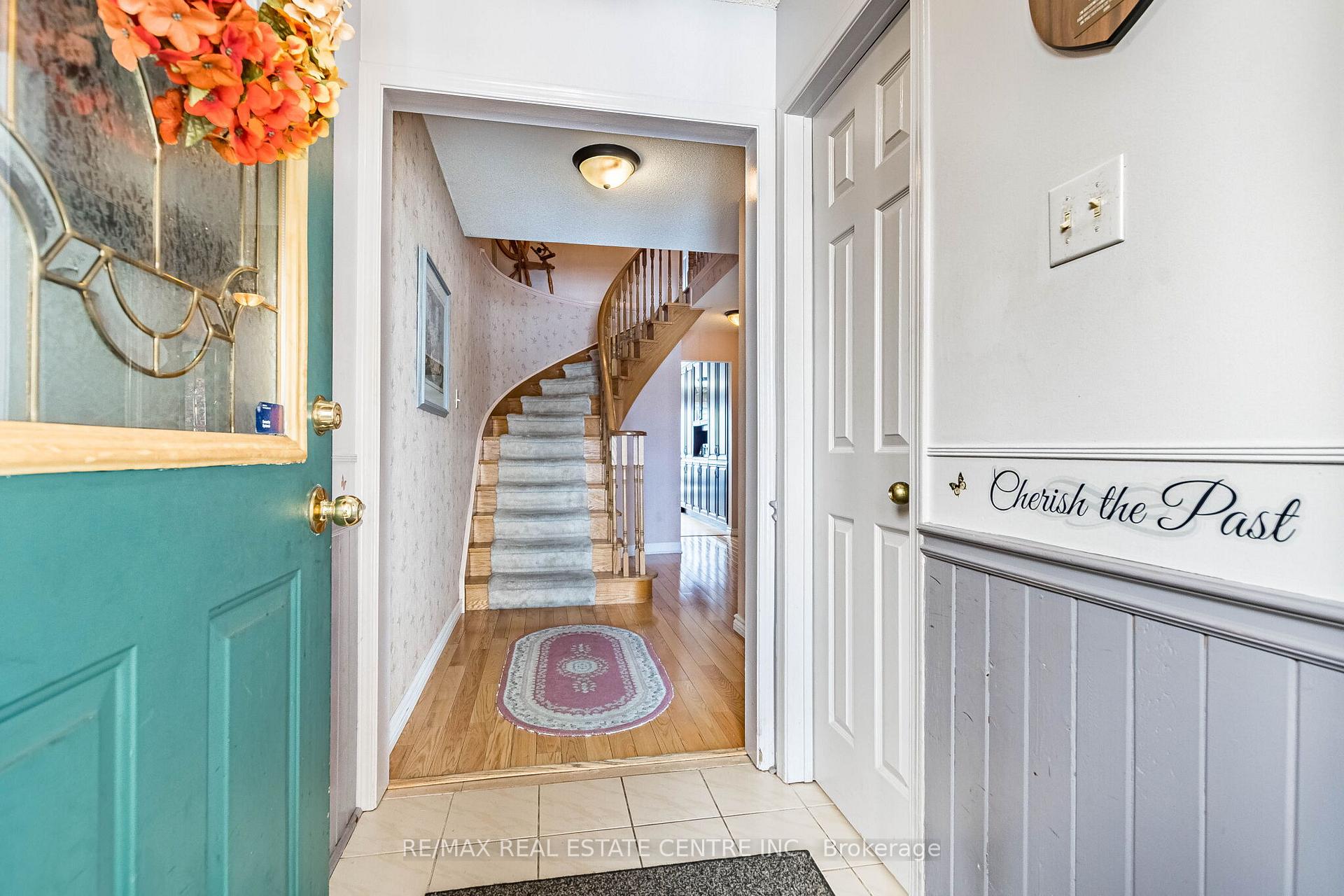 Photo 3 of 82 Candy Crescent, Brampton, Northwood Park — HOMEH