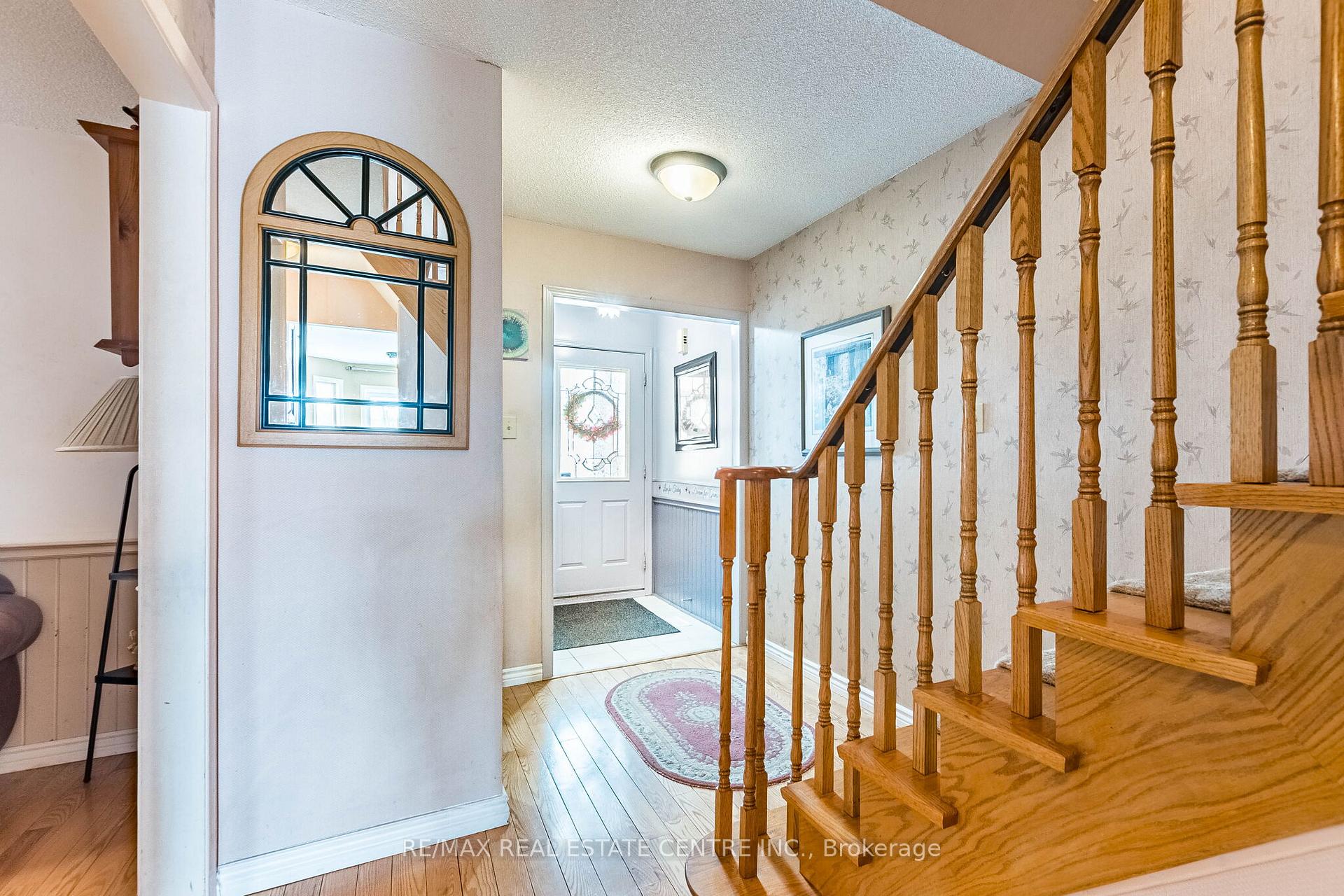Photo 4 of 82 Candy Crescent, Brampton, Northwood Park — HOMEH