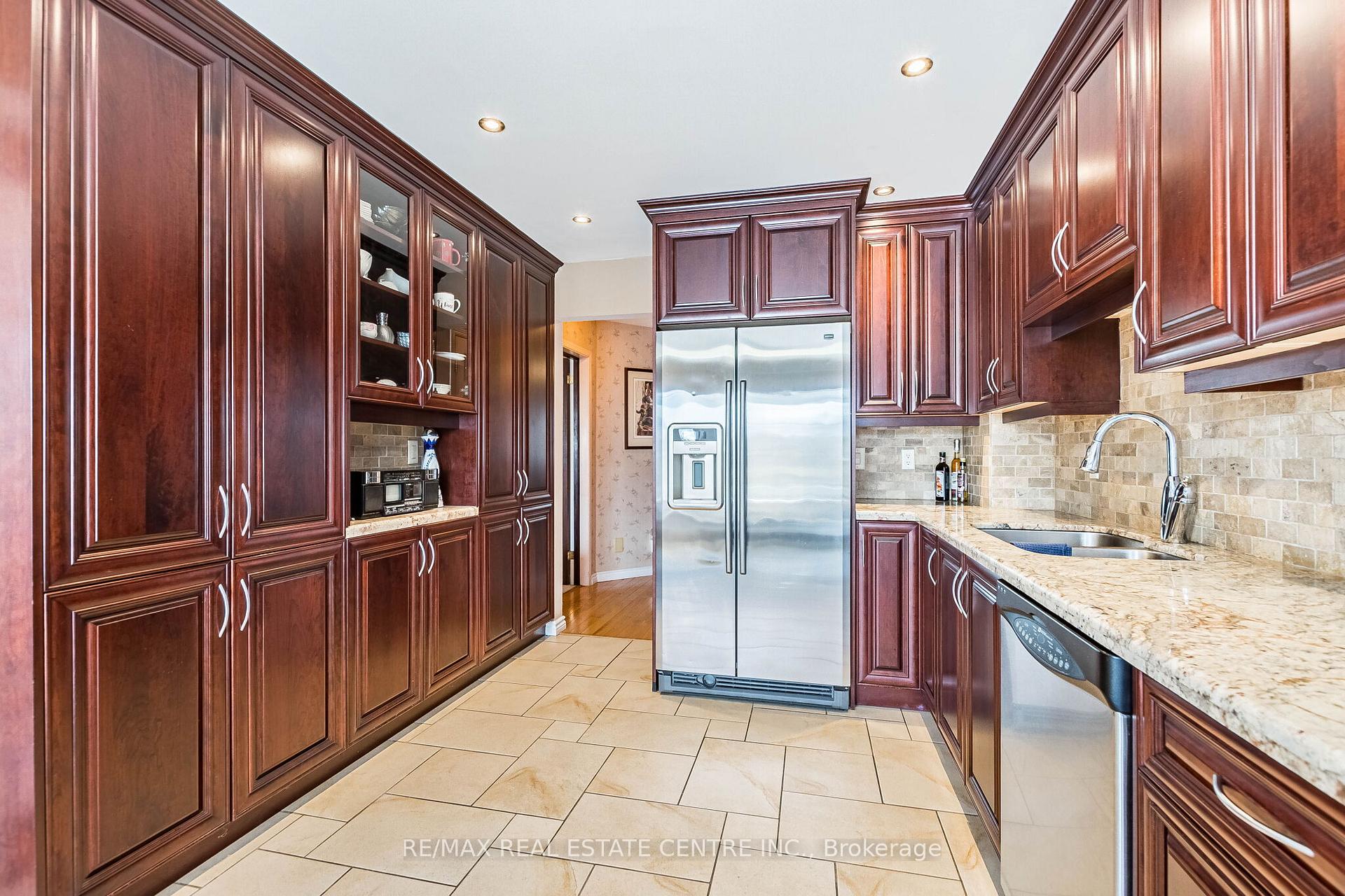 Photo 12 of 82 Candy Crescent, Brampton, Northwood Park — HOMEH