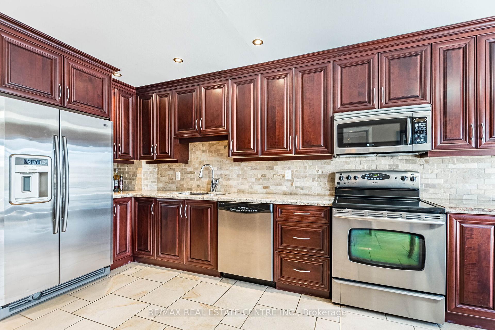 Photo 15 of 82 Candy Crescent, Brampton, Northwood Park — HOMEH