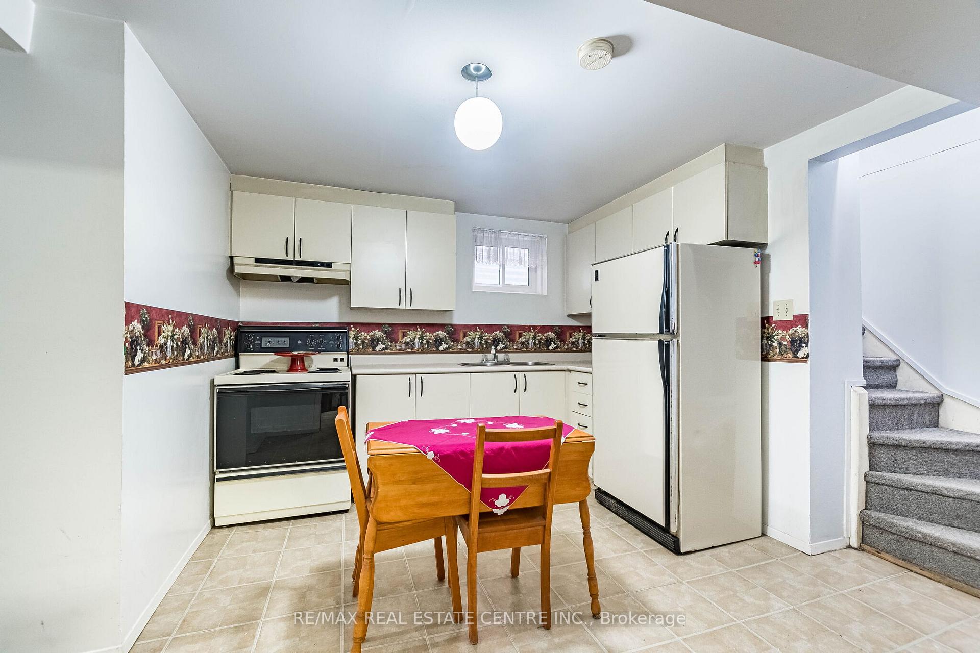 Photo 37 of 82 Candy Crescent, Brampton, Northwood Park — HOMEH