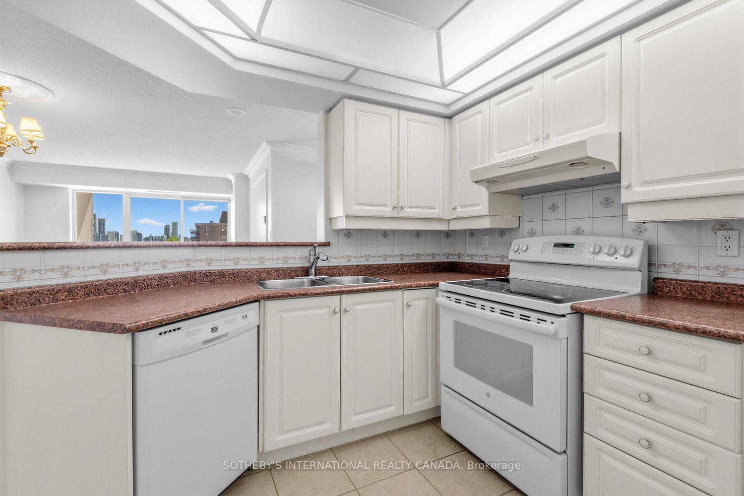 Photo 27 of Unit 704, 38 Avoca Avenue, Toronto, Rosedale-Moore Park — HOMEH