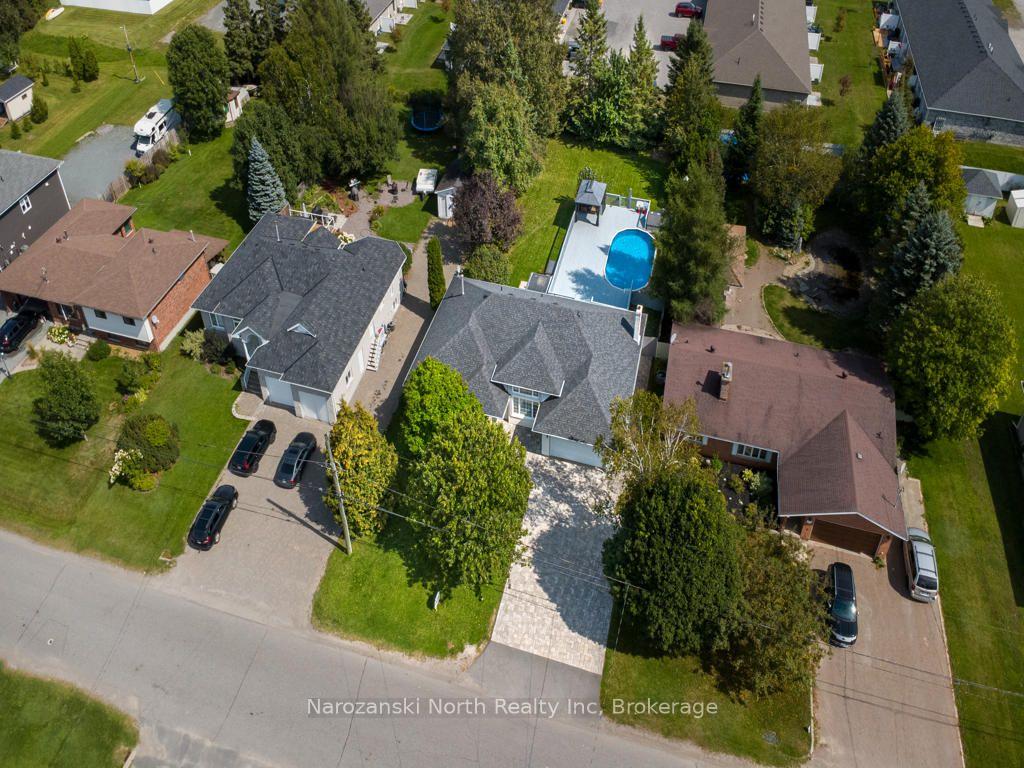 Photo of 3047 Errington Avenue