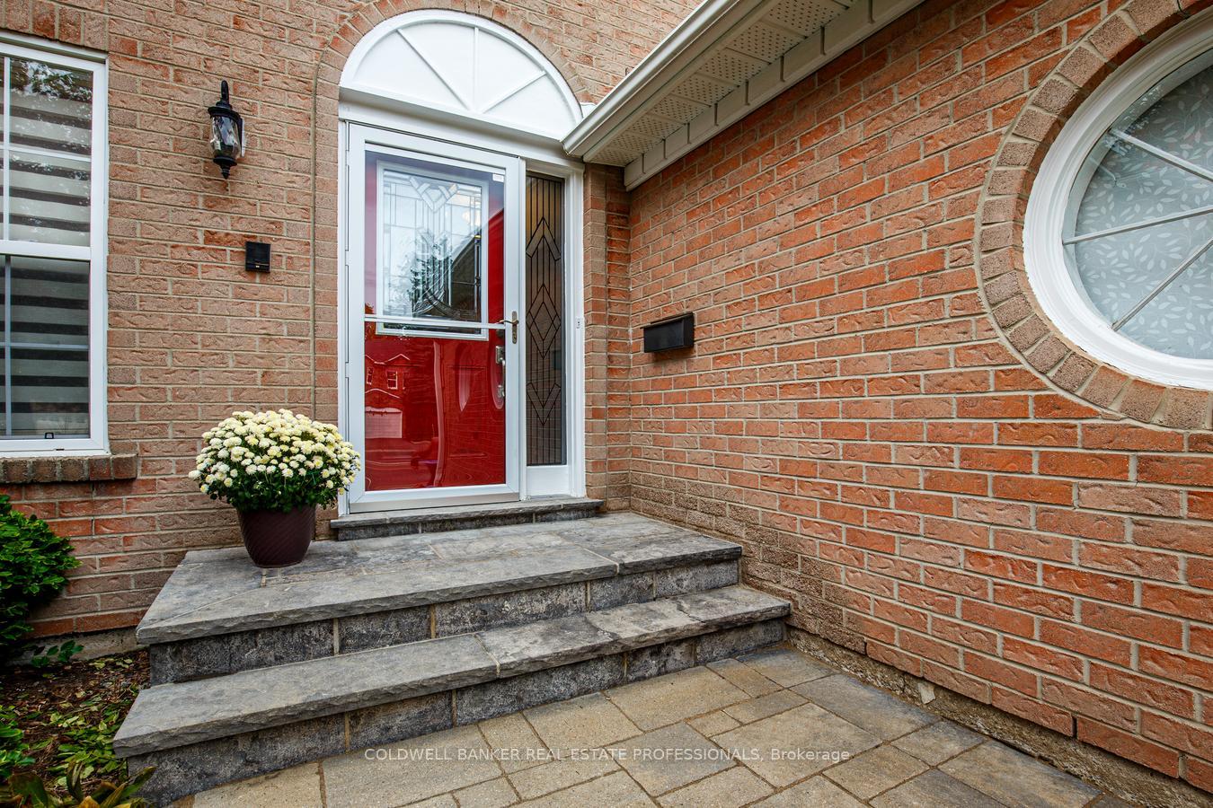 Photo 3 of 90 Longwater Chase, Markham, Unionville — HOMEH