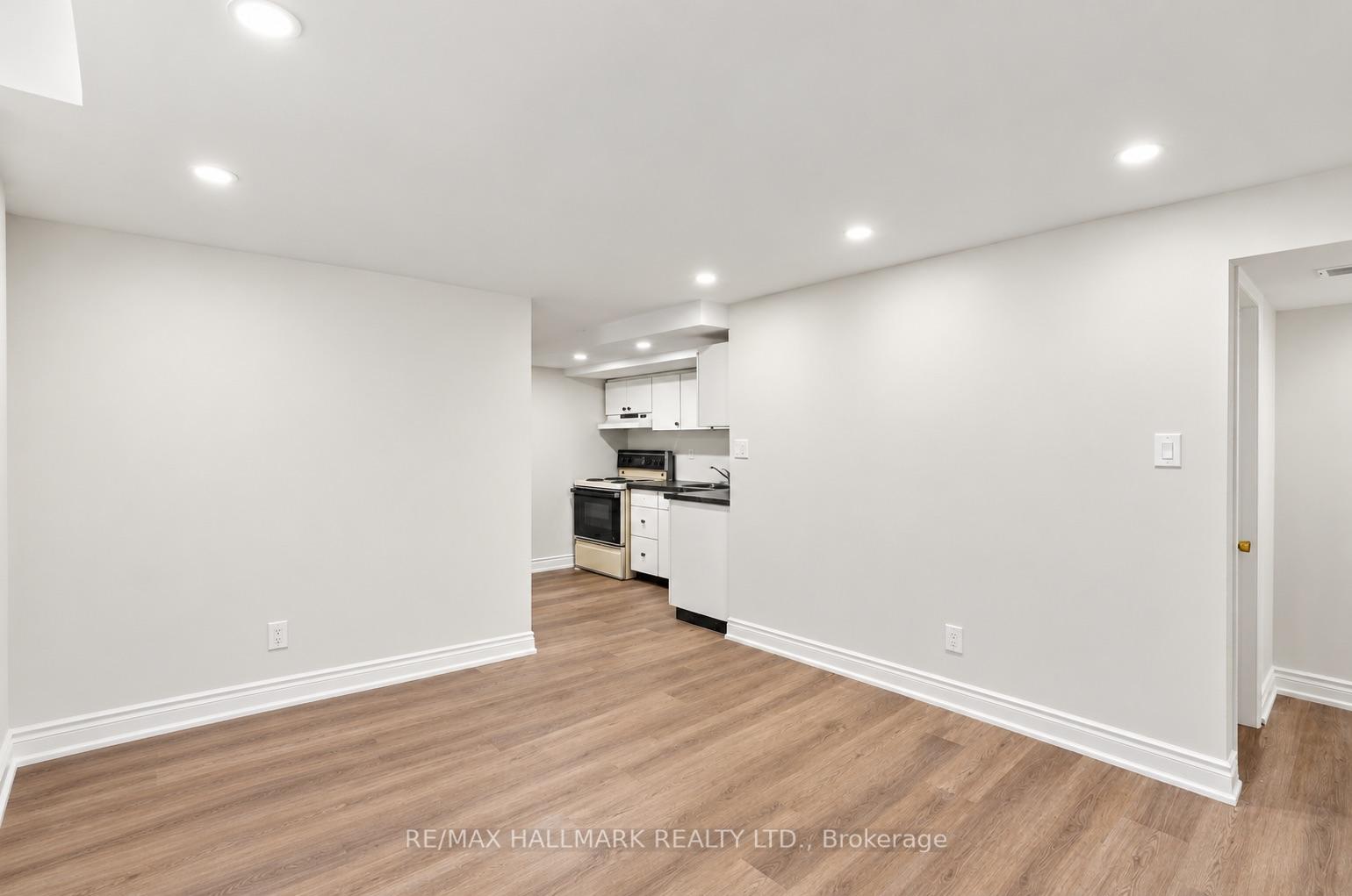 Photo 3 of Unit Lower Level, 118 Bendamere Crescent, Markham, Raymerville — HOMEH