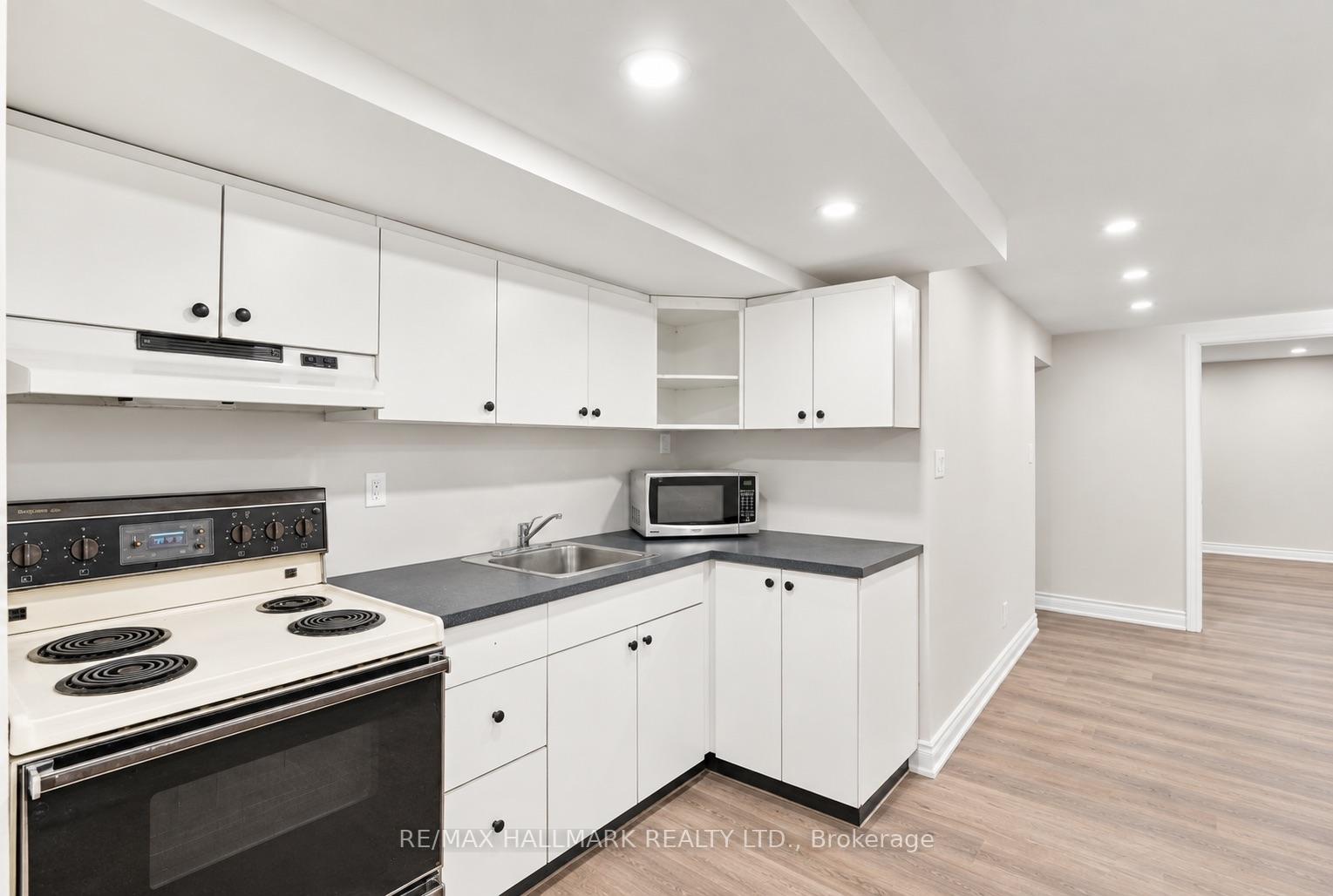 Photo 6 of Unit Lower Level, 118 Bendamere Crescent, Markham, Raymerville — HOMEH