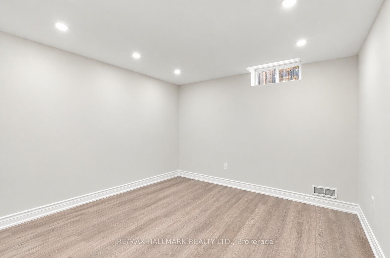 Photo 12 of Unit Lower Level, 118 Bendamere Crescent, Markham, Raymerville — HOMEH