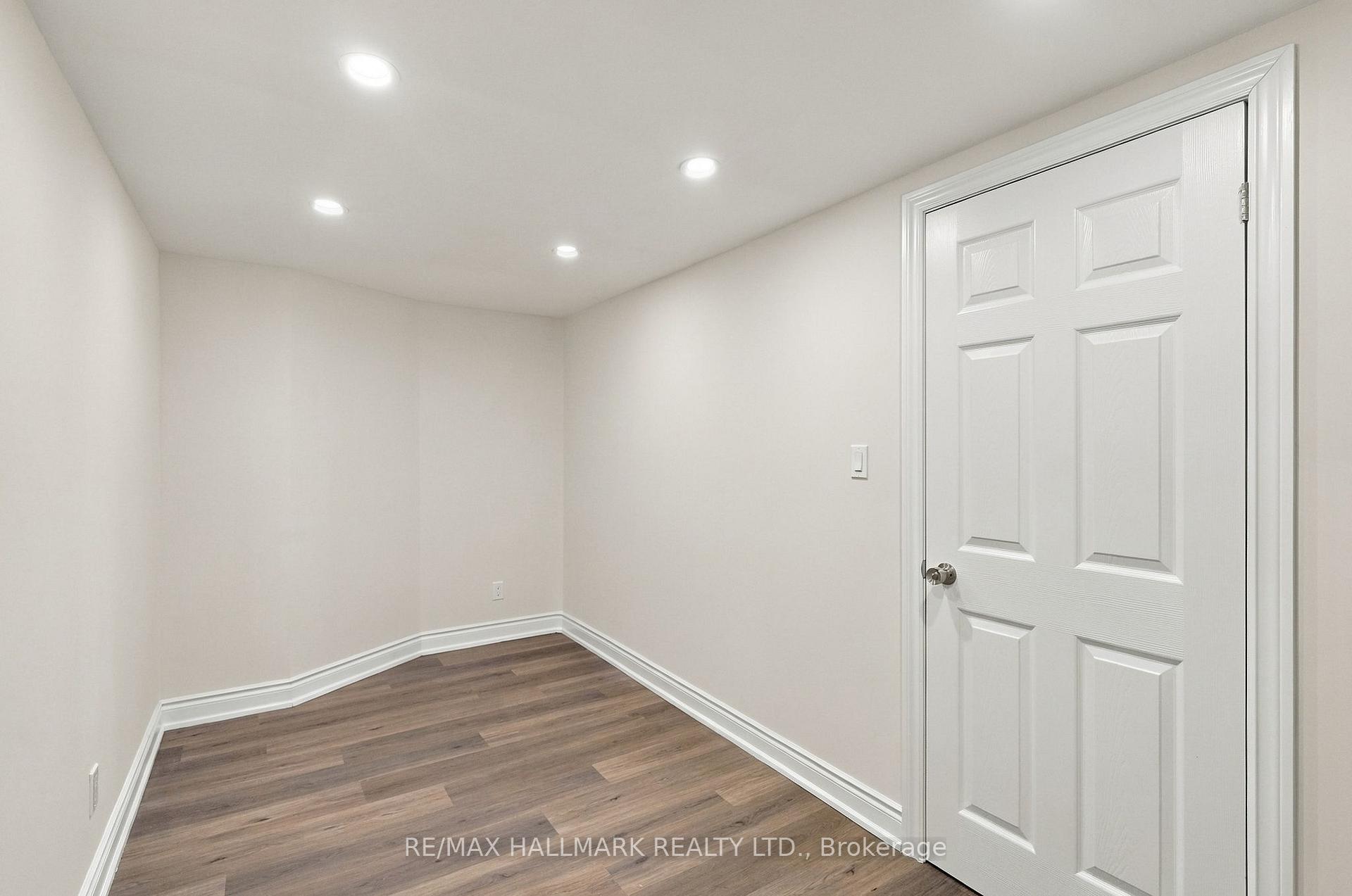 Photo 16 of Unit Lower Level, 118 Bendamere Crescent, Markham, Raymerville — HOMEH