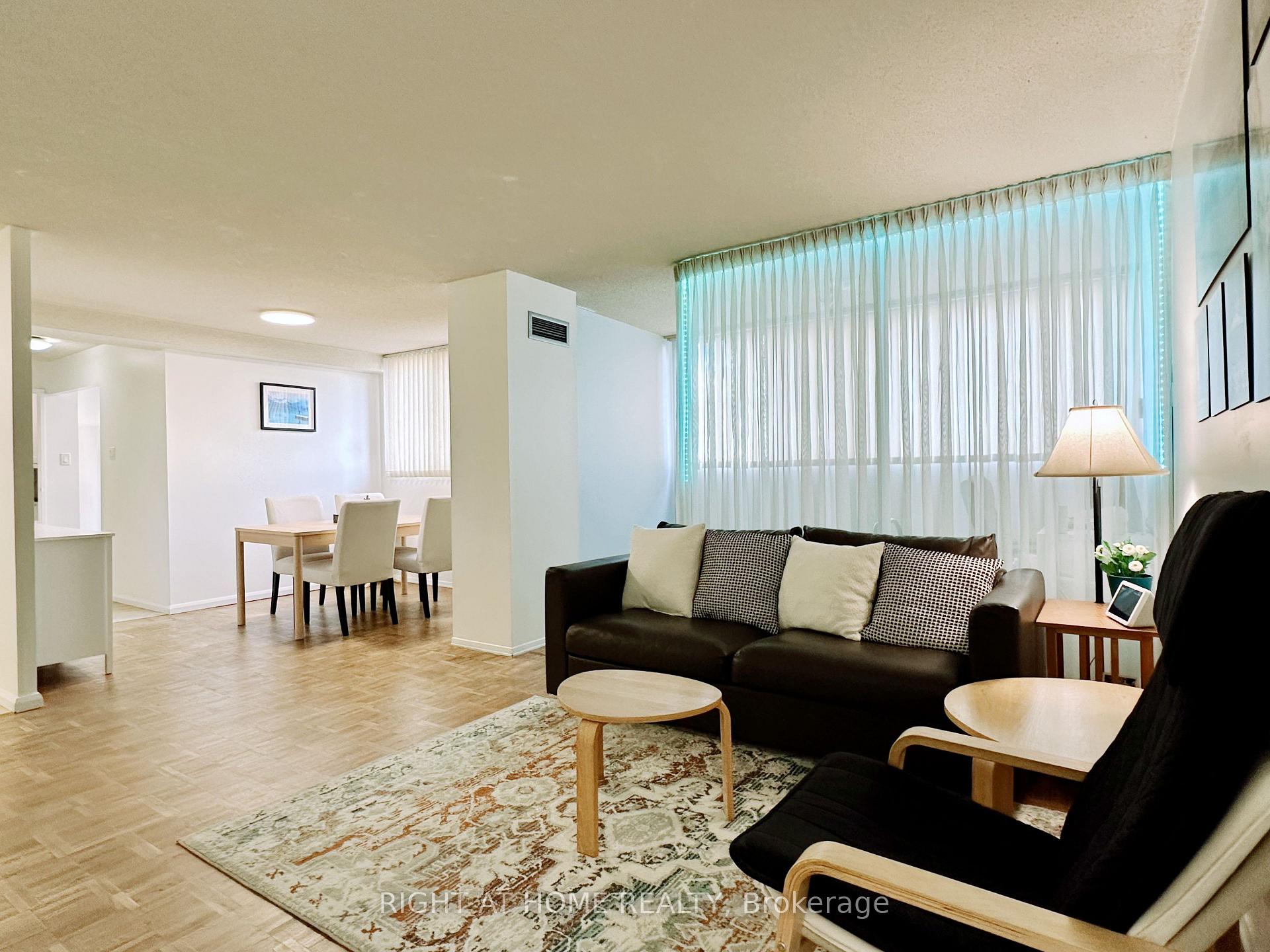 Front of Unit 701, 3700 Kaneff Crescent